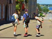 Skateboarding i solskin