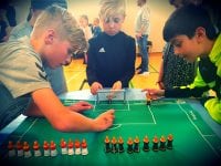 Skolebørn øver færdigheder og fairplay i FlickBallfinale