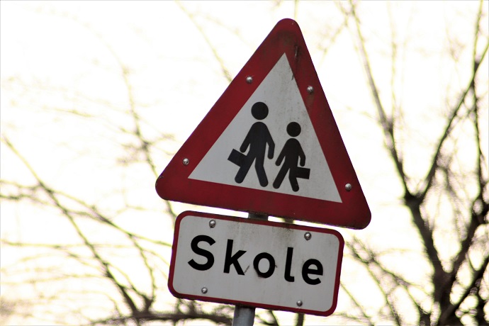 Pas på: Mange børn færdes alene i trafikken til skole