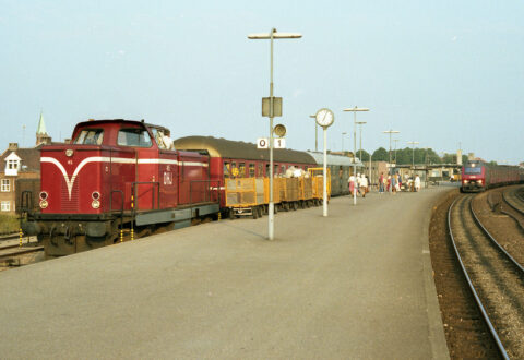 Tog med bureaupostvogn til Nykøbing Sj. på Holbæk Station, 1978. Pressefoto