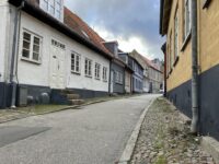 Gaden er anlagt i middelalderen. Husene er noget yngre. Foto: Museum Vestsjælland